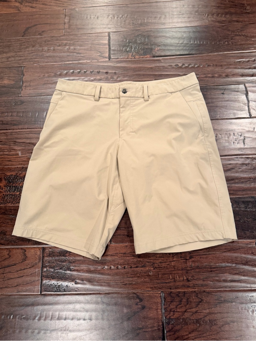 lululemon athletica Men's Khaki Flat-Front Performance Shorts